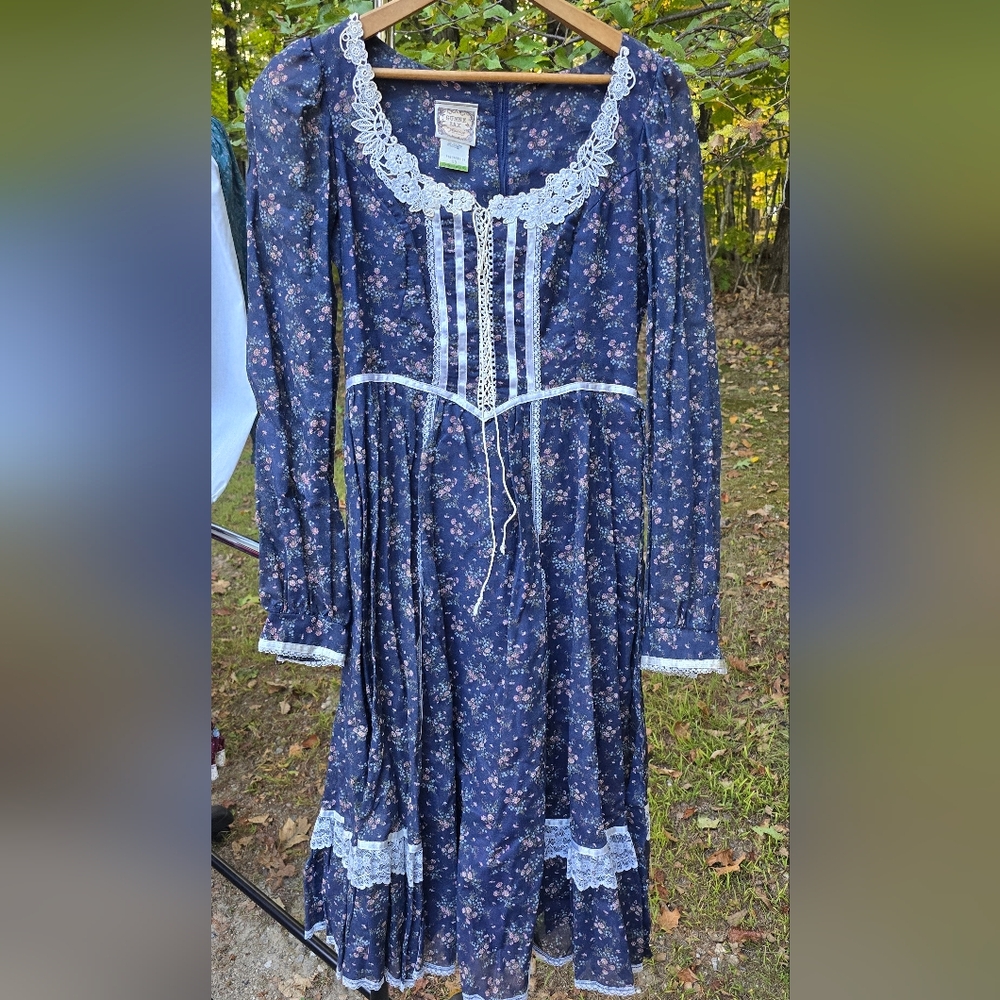 Vintage Gunne Sax Navy Floral Dress with White Lace